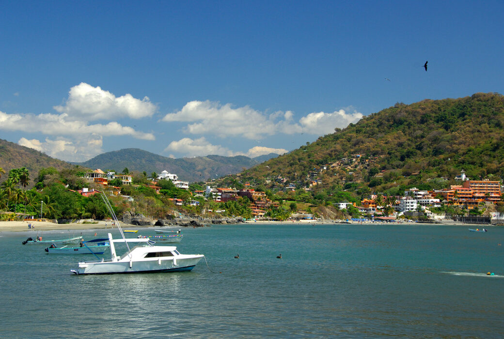 AMDYBT North America, Mexico, State of Guerrero, Zihuatanejo. La Madera Beach.