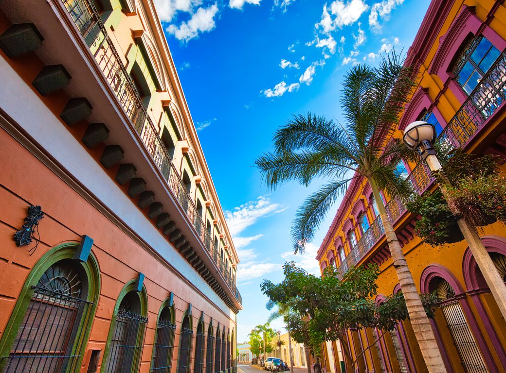 Mexico, Mazatlan, Colorful old city streets in historic city center